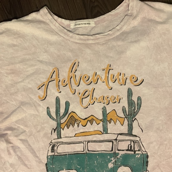 Caution to the Wind “Adventure Chaser” cropped T-shirt sz M - Picture 2 of 5
